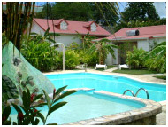 piscine berceuse créole bungalow vacances